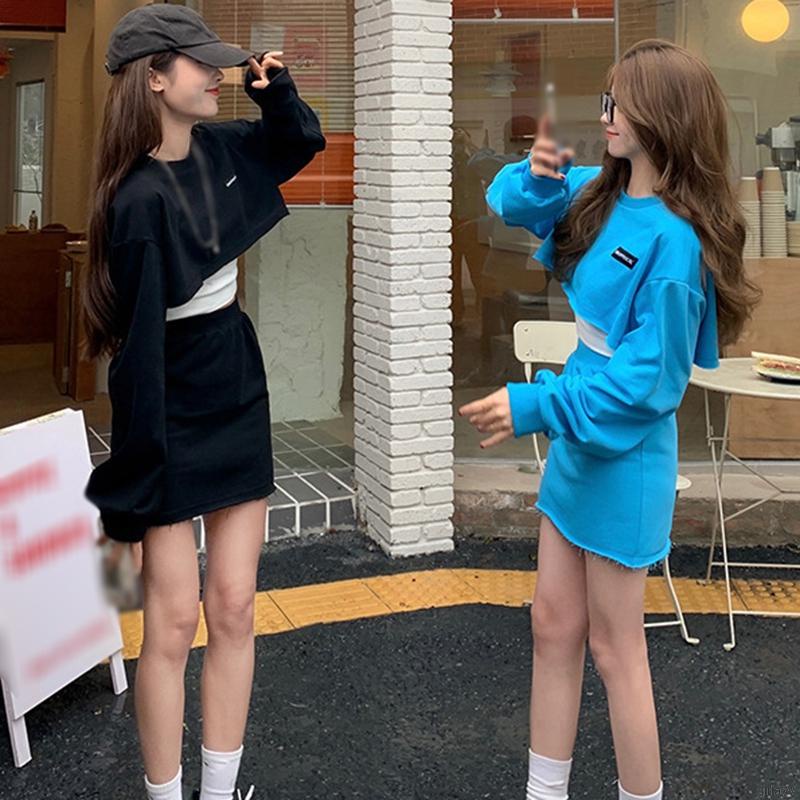 Seto áo sweatshirt tay dài cổ tròn và chân váy mini lưng cao phong cách Hàn Quốc cho nữ