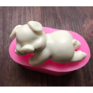 Khuôn silicon 3D hình heo con phơi nắng xinh xắn