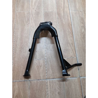 chân chống giữa xe win 100
