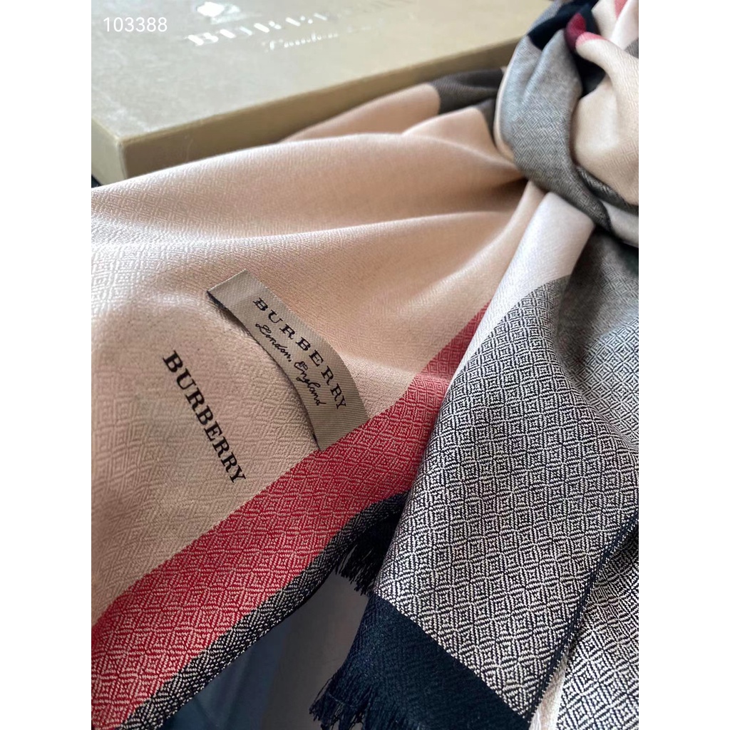 Khăn Choàng Cashmere Cổ Điển Burbeery