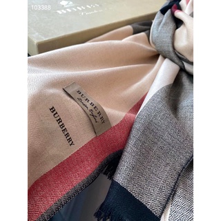 Khăn Choàng Cashmere Cổ Điển Burbeery