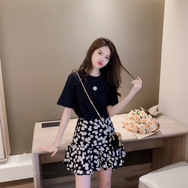 ( có sẵn)  Váy hoa nữ màu đen váy ngắn một chữ 2020 xuân hè mới nhỏ hoa cúc lá sen eo cao váy hoang | BigBuy360 - bigbuy360.vn