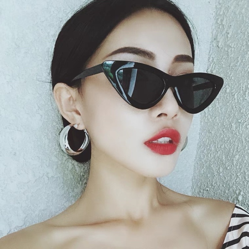 KÍNH MẮT MÈO THỜI TRANG