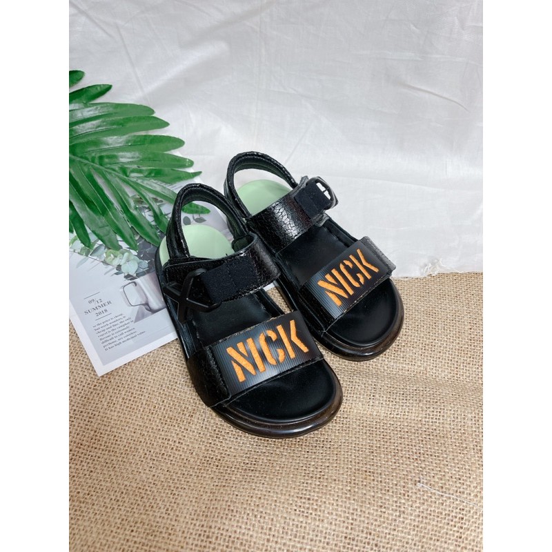 sandal bé trai
