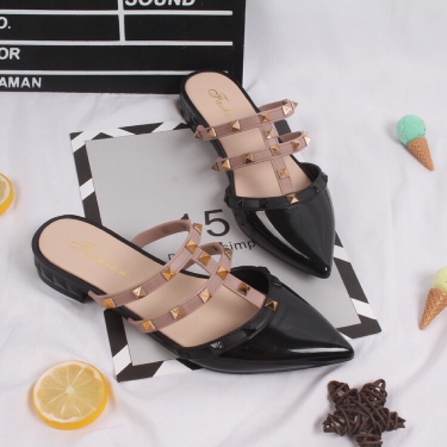 Giày nhựa tán đinh cực xinh ( lưu ý chọn tăng 1 size)