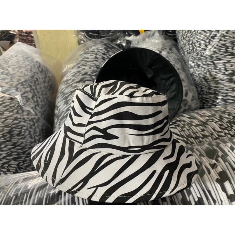 Rẻ giật mình xả mũ loang bò sữa và mũ vằn giá 9k