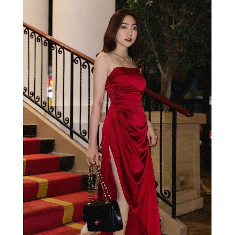 Đầm lụa sang trọng cúp ngực hai dây chuỗi ngọc