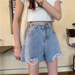 Quần short jeans + Váy maxi hoa