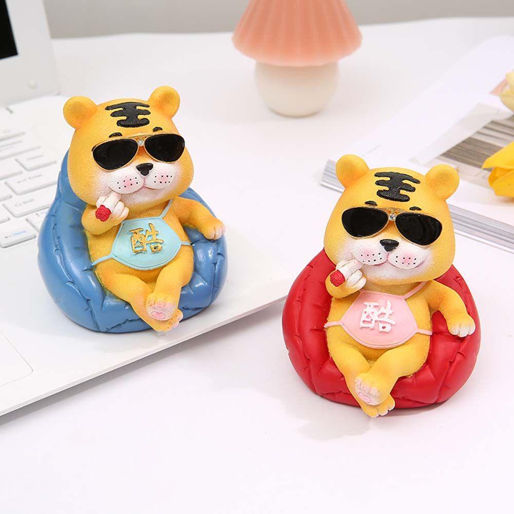 Mô Hình Chú Hổ Nhỏ Bằng Nhựa Resin Trang Trí Xe Hơi