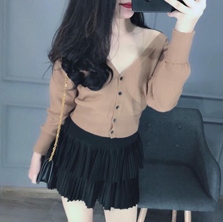 Áo len cổ phối ren
