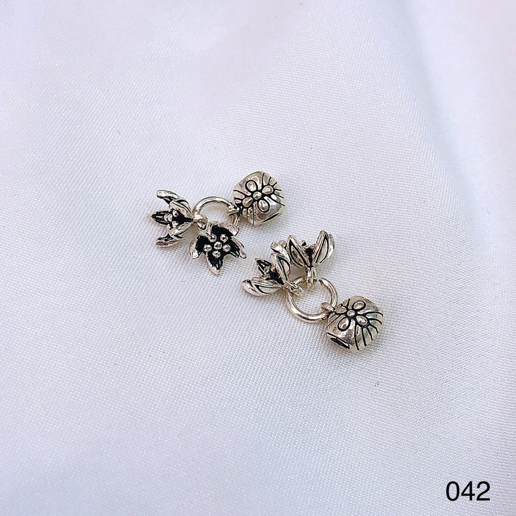 Charm bạc hoa sen si đen