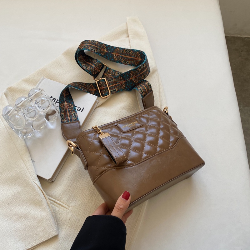 Túi Xách Bucket Đeo Vai Màu Sắc Tương Phản Đính Đá Đơn Giản Xinh Xắn