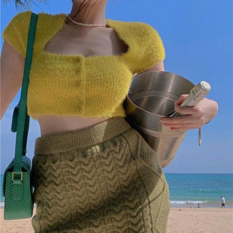 Set áo thun ngắn tay cổ vuông và chân váy dệt kim MURIOKI phong cách quyến rũ thời trang cho nữ