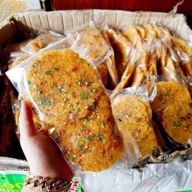 Cơm chiên mắm hành khô gà