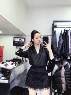 Áo sơ mi lụa cổ chéo