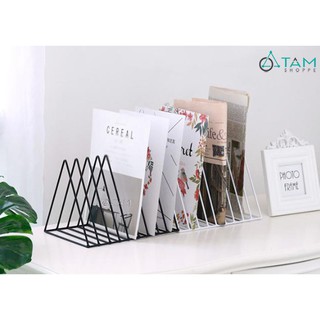 Kệ sách để bàn tam giác bằng sắt S-KSĐB-01 TAN