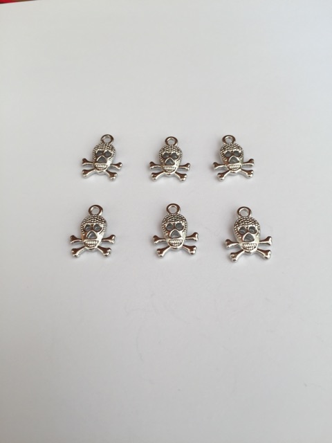 Charm Biểu Tượng Bạc Thái Xâu Vòng