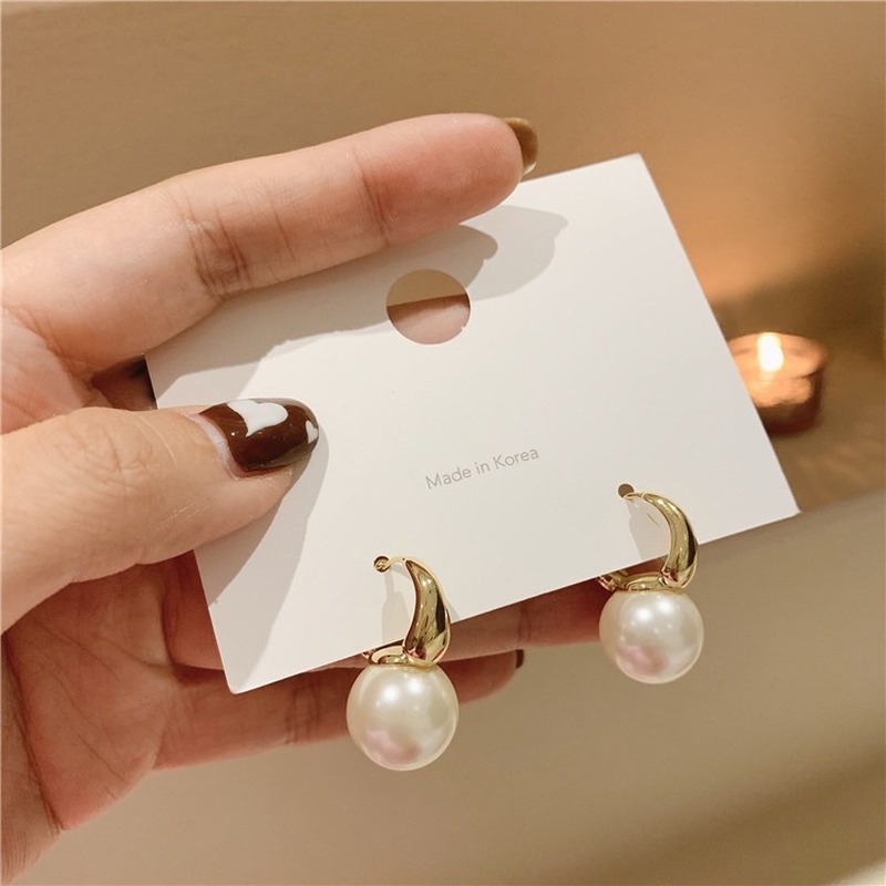 Khuyên tai dáng dài đính ngọc trai vàng phong cách người nổi tiếng đơn giản thời trang Hàn Quốc mới cho nữ