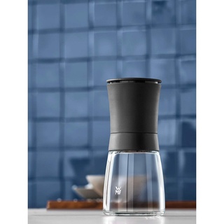 Set xay muối tiêu WMF gồm 2 chiếc nắp đen