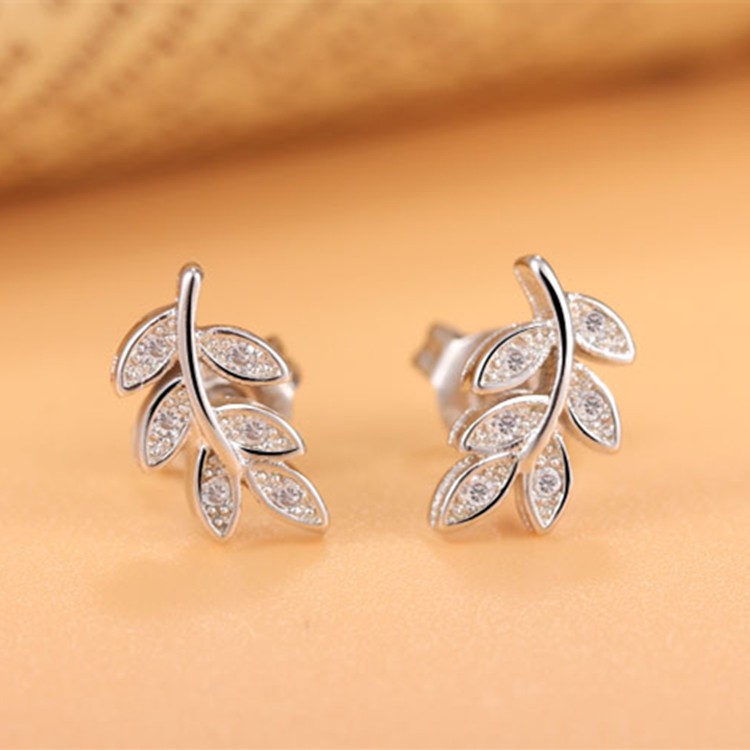Hoa tai bạc ý 925 hình chiếc lá nhỏ nhắn, xinh xắn HT78