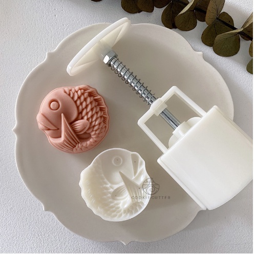 Khuôn trung thu lò xo 1 mặt Cá cuộn 50g