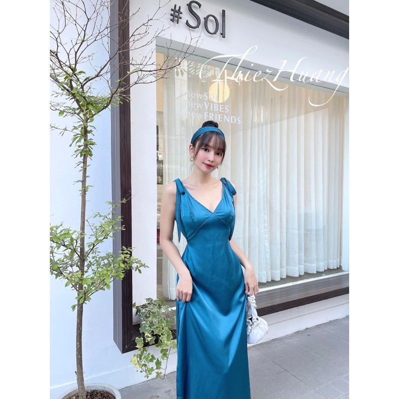 Đầm maxi lụa dáng dài hở lưng , trẻ trung