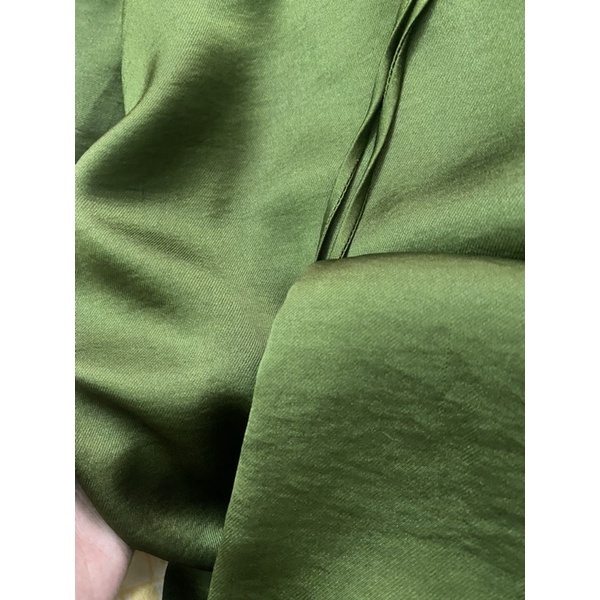 Đầm lụa xanh rêu