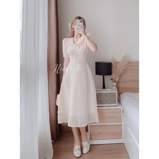 Đầm cổ sen tay ngắn nút bọc