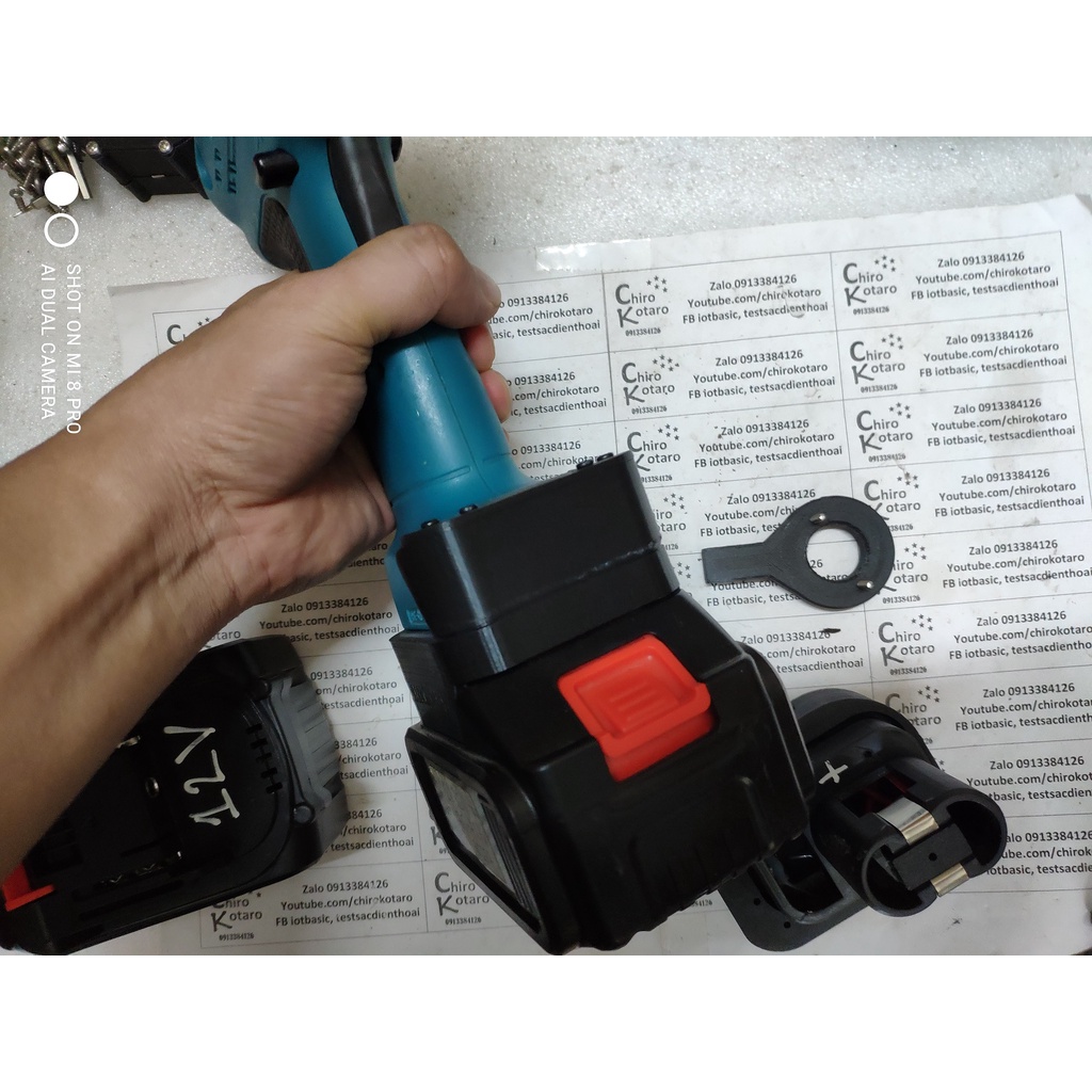 NEW! Đế chuyển pin máy khoan, vit Makita 9.6V NiCD dạng lẫy chốt giữa sang dùng hộp pin cài Makita