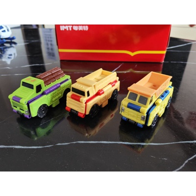 Đồ chơi ô tô biến hình 2in1