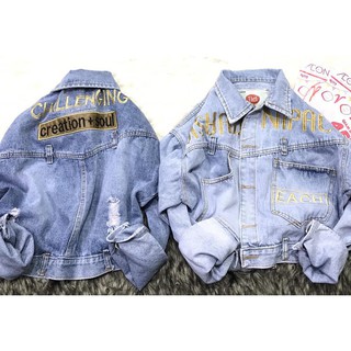 Áo khoác jeans nữ thêu chữ vàng phối túi