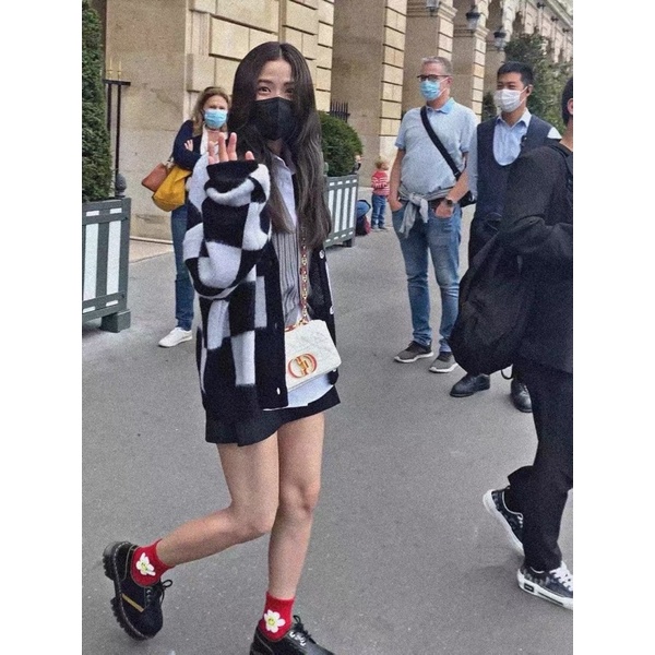 Áo cardigan kẻ ô vuông giống Jisoo BLACKPINK