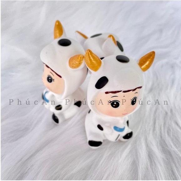 Mô hình cặp bò sữa trang trí bánh kem bằng nhựa resin
