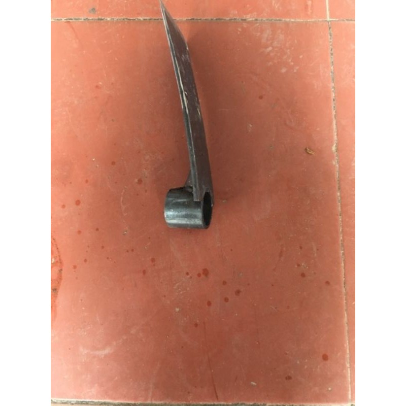 Cuốc trồng cây nhíp xe nhà rèn