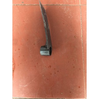 Cuốc trồng cây nhíp xe nhà rèn