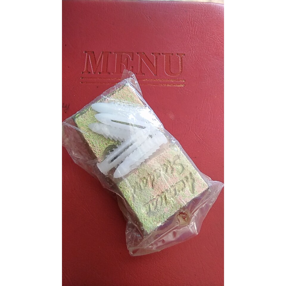 Bát lavabo tặng tắc kê và ốc vít