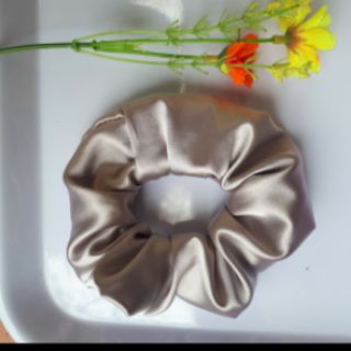 Scrunchies vải  trơn(giao  màu ngẫu nhiên)
