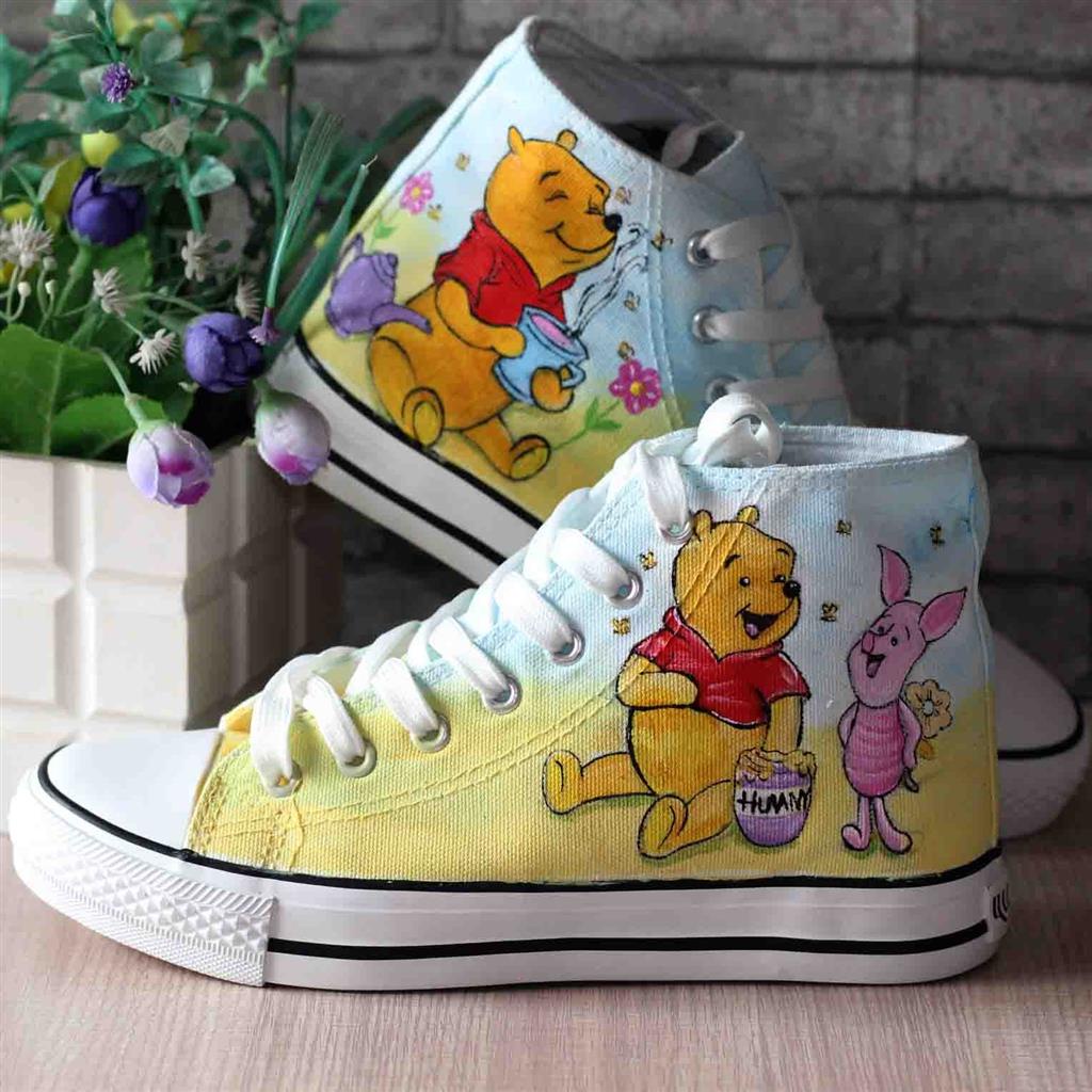 Giày Thể Thao Cổ Cao Cột Dây Họa Tiết Gấu Pooh Vẽ Tay Có Size Lớn