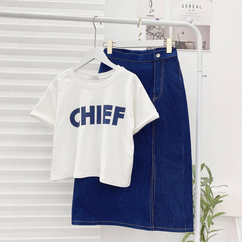 Set2in1 - Set áo phông chữ kèm chân váy jean xẻ tà vừa lạ vừa đẹp vừa cá tính.