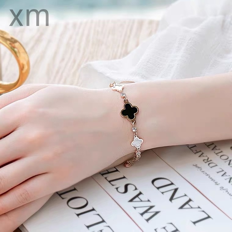 Vòng Tay Cỏ Bốn Lá Bằng Thép Titan Mạ Vàng Hồng 18k Màu Trắng Đen