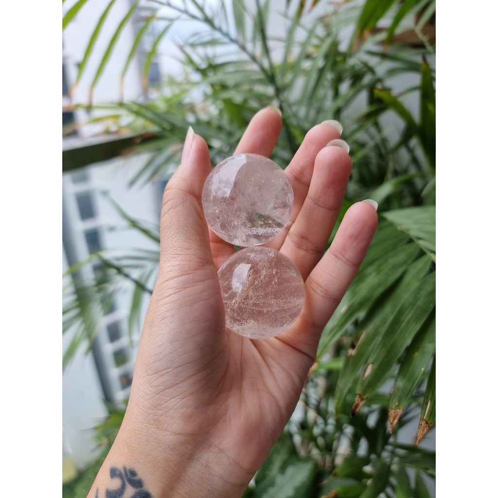 Cầu đá thạch anh Trắng (Clear Quartz) kèm đế làm Grid, thanh tẩy trong Tarot, Reiki, thiền định, phong thủy