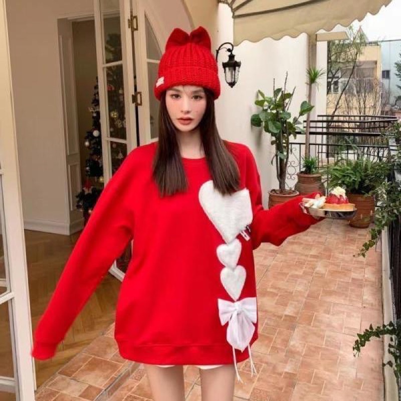 Áo len đỏ hoạ tiết trái tim thắt nơ