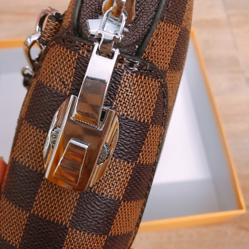 Cluth, tab, ví cầm tay đế rộng khoá số khách đặt full box có móc quai cầm tay Rosabell