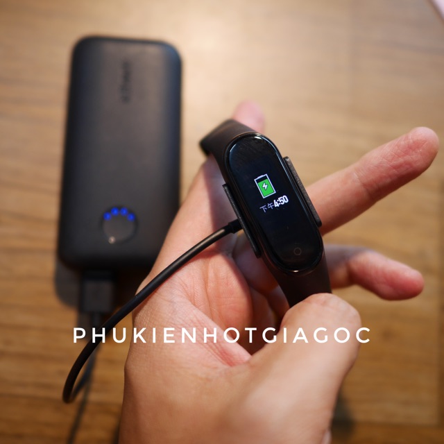 Cáp / dây sạc Mi band 4 thiết kế thông minh, không cần tháo dây, không cần kẹp