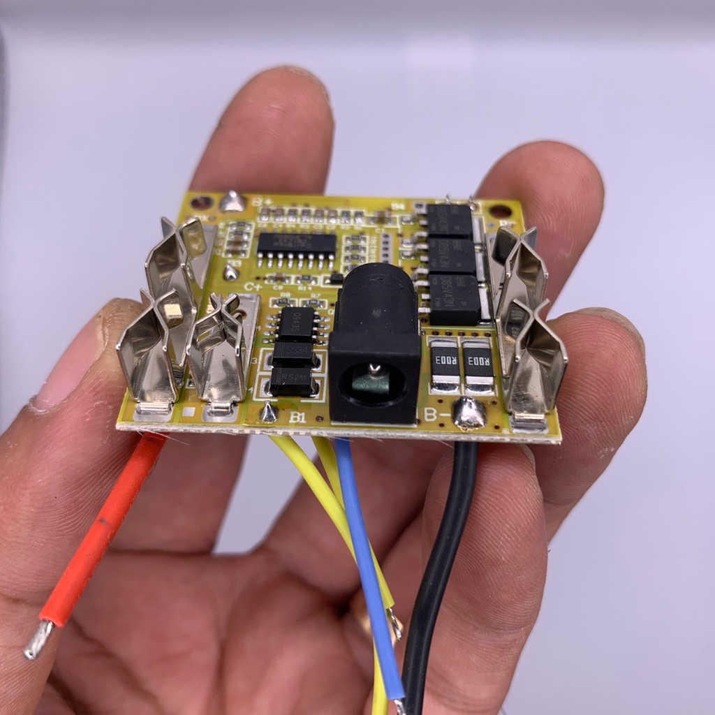 Mạch vàng Makita 4S 65A sạc Adaptor