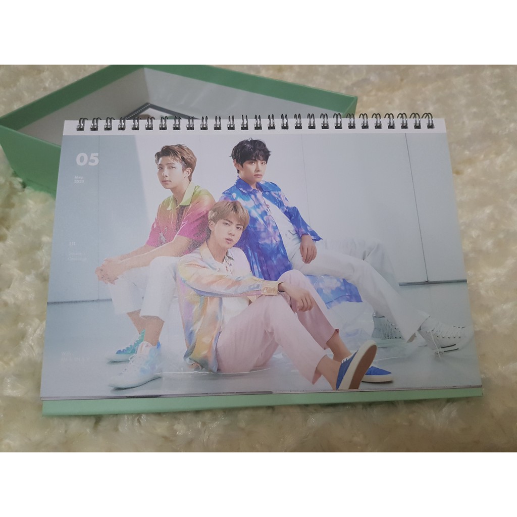 Lịch bàn BTS Season Greeting 2020 hàng chính hãng