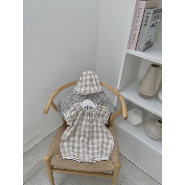 Đồ bộ liền thân + nón hoạ tiết ca ro xám nhạt Nanci room