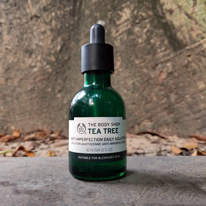 Tinh Chất Loại Bỏ Khuyết Điểm Và Tình Trạng Mụn - The Body Shop Tea Tree Anti-Imperfection Daily Solution 50ml