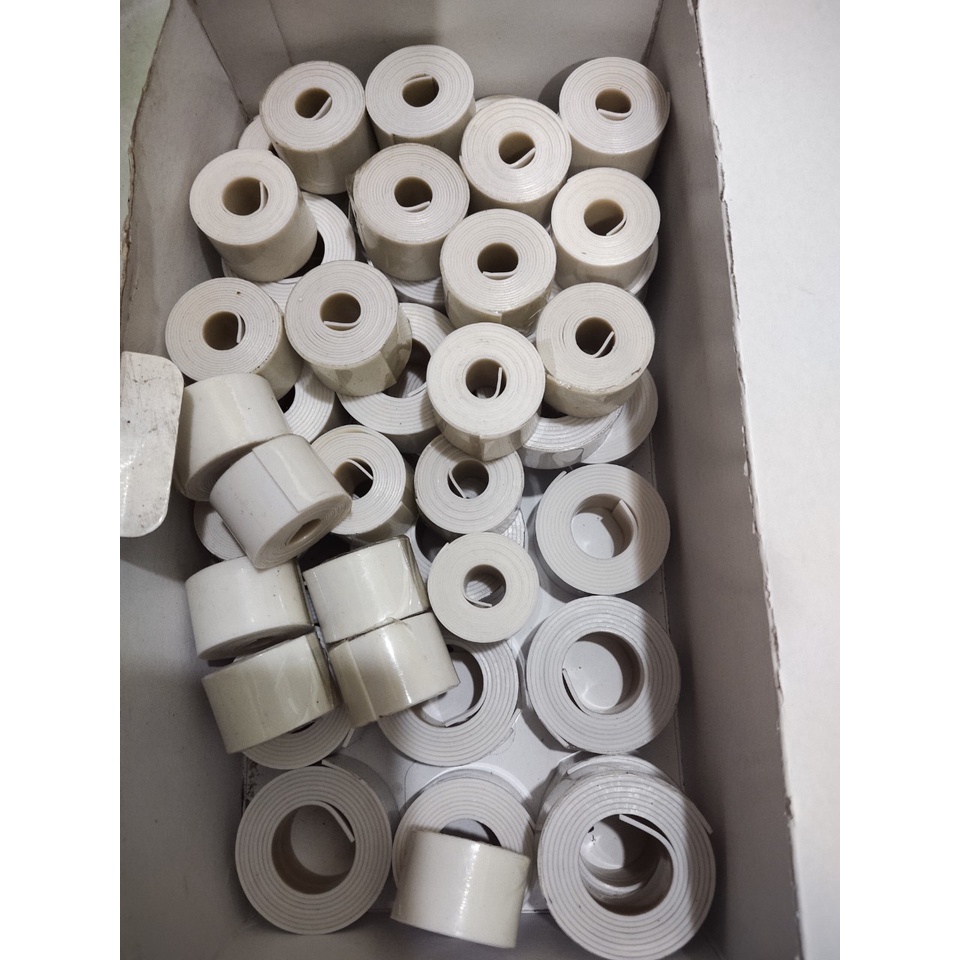 Cuồn nhựa dán chân vịt máy vắt sổ