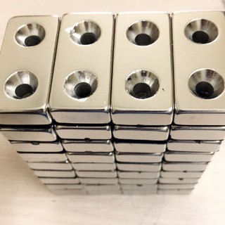 Nam Châm Đất Hiếm 30x15x5 Lỗ Bắt Vít 5
